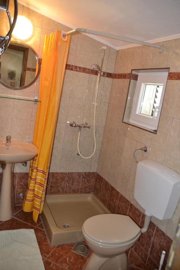 Apartments By The Sea Kustici, Pag - 6335 Zubovići Kültér fotó